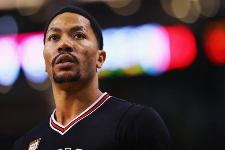 BOSTON, MA - JANUARY 22: Derrick Rose #1 of the Chicago Bulls looks on during the second quarter against the Boston Celtics at TD Garden on January 22, 2016 in Boston, Massachusetts. NOTE TO USER: User expressly acknowledges and agrees that, by downloading and/or using this photo, user agrees to the terms and conditions of the Getty Images License Agreement. (Photo by Maddie Meyer/Getty Images)