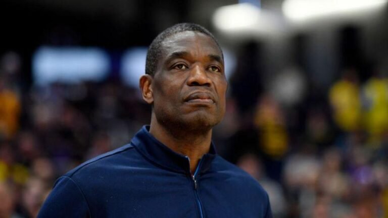 Dikembe Mutombo during a basketball game in 2020