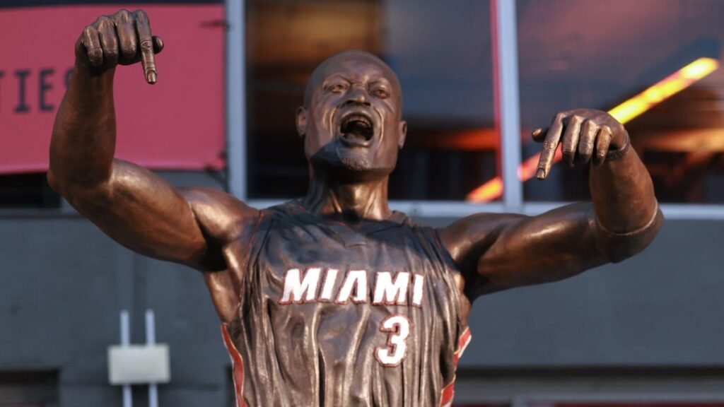 Draymond dumbfounded by Heat's blunder of Wade statue