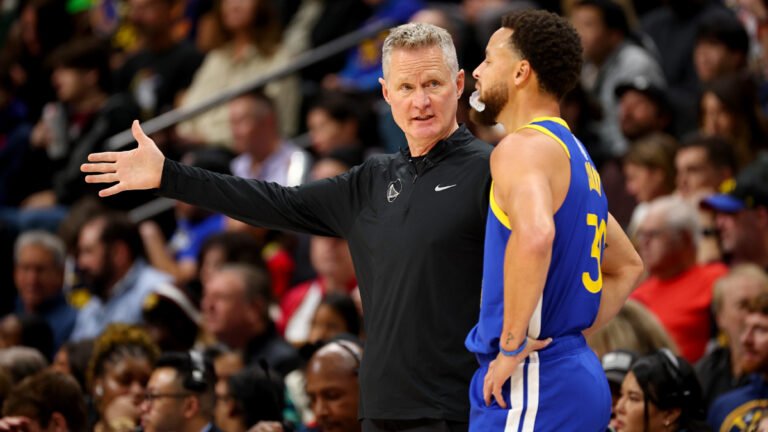 Kerr tweaking Warriors' offense receives Steph's stamp of approval