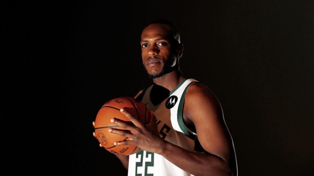 Khris Middleton reportedly to miss start of Bucks season as he recovers from ankle surgeries