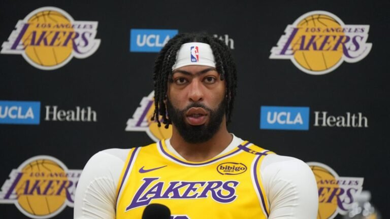 Lakers reportedly looking at marketplace to find another center