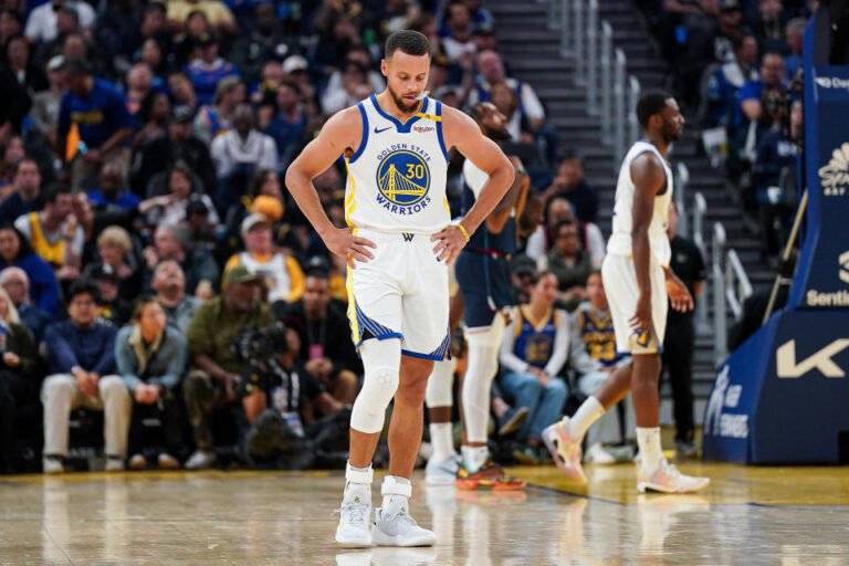 SAN FRANCISCO, CA - OCTOBER 27: Stephen Curry #30 of the Golden State Warriors looks down between plays in the second quarter against the Los Angeles Clippers at Chase Center on October 27, 2024 in San Francisco, California. NOTE TO USER: User expressly acknowledges and agrees that, by downloading and or using this photo, User agrees to the terms and conditions of the Getty Images License Agreement. (Photo by Kavin Mistry/Getty Images)