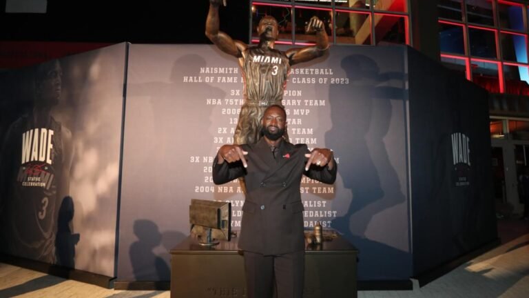 Watch Dwyane Wade's statue unveiling in Miami