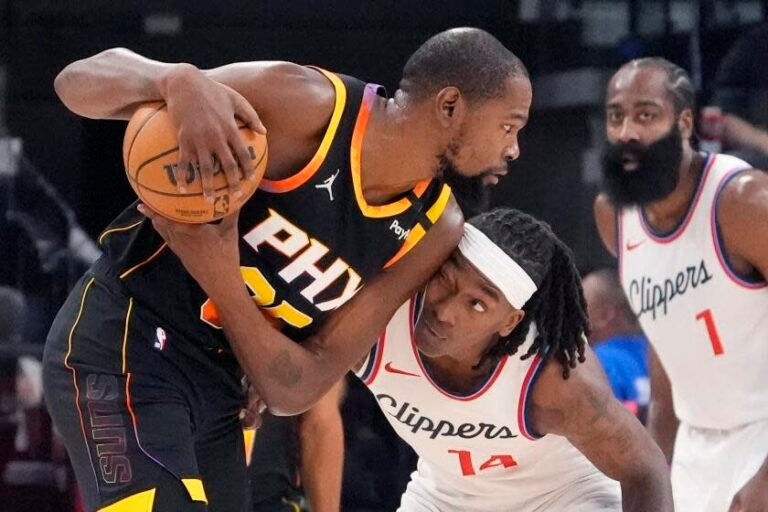 Phoenix Suns forward Kevin Durant, left, tries to keep the ball away from the Los Angeles Clippers.