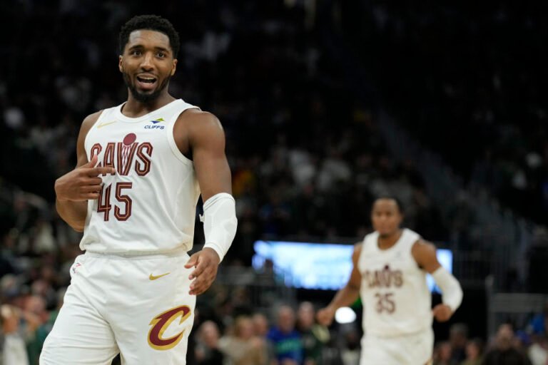 MILWAUKEE, WISCONSIN - NOVEMBER 02: Donovan Mitchell #45 of the Cleveland Cavaliers celebrates after making the game-winning basket against the Milwaukee Bucks during the fourth quarter of a game at Fiserv Forum on November 02, 2024 in Milwaukee, Wisconsin. NOTE TO USER: User expressly acknowledges and agrees that, by downloading and or using this photo, User agrees to the terms and conditions of the Getty Images License Agreement. (Photo by Patrick McDermott/Getty Images)