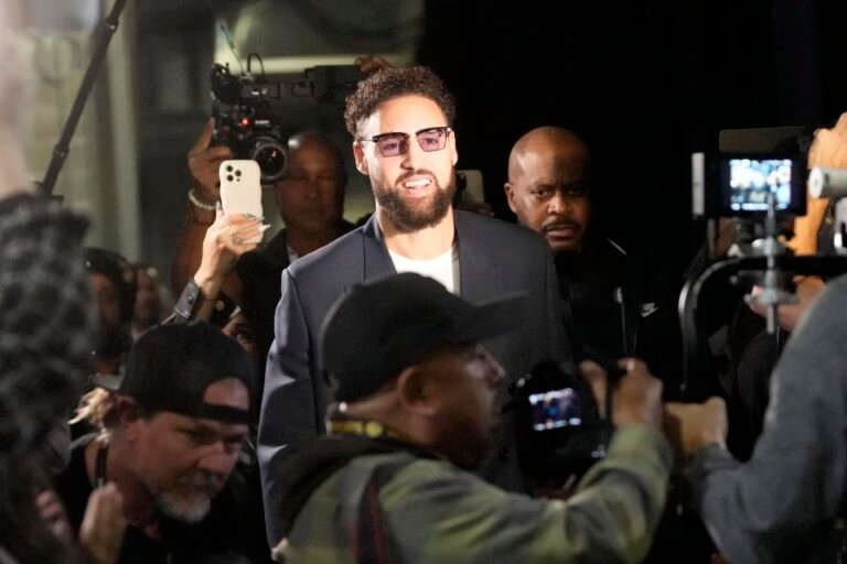 Dallas Mavericks guard Klay Thompson is greeted by Golden State Warriors staff and media as he arrives before an Emirates NBA Cup basketball game between the Warriors and the Mavericks in San Francisco, Tuesday, Nov. 12, 2024. (AP Photo/Jeff Chiu)